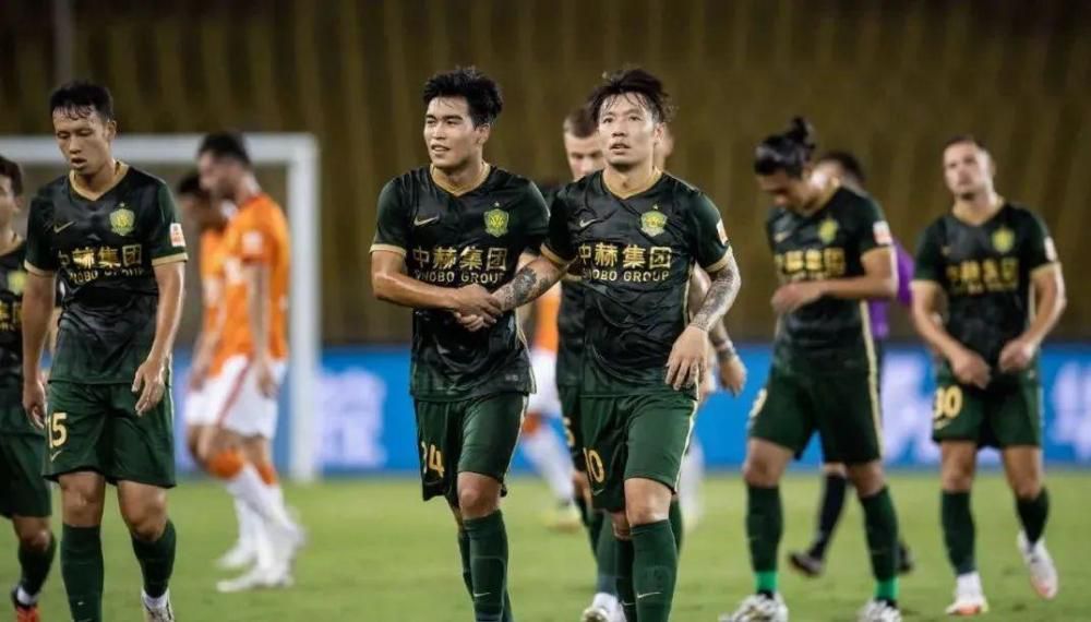 该片根据弗兰克;赫伯特著名科幻小说改编，提莫西;查拉梅、丽贝卡;弗格森、奥斯卡;伊萨克、乔什;布洛林、斯特兰;斯卡斯加德、赞达亚、张震、杰森;莫玛、哈维尔;巴登主演